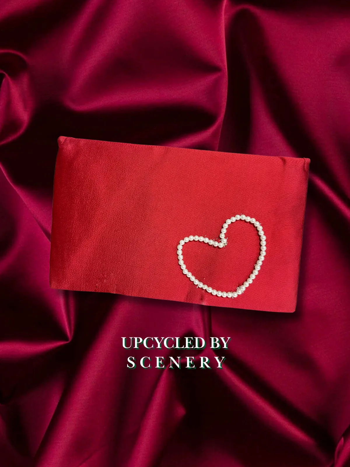 Bad Cinderella Queen's Clutch Red with Pearl heart (Broadway)