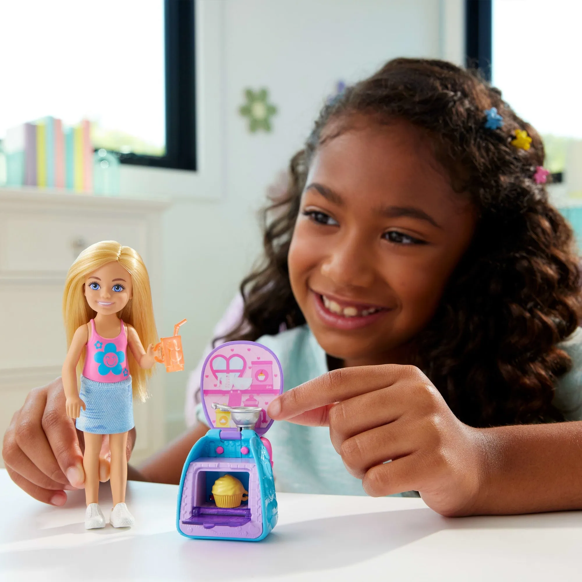 Barbie Family & Friends Chelsea Cupcake Baking Backpack Chelsea Doll And Accessories, Backpack With Cupcake Play Piece