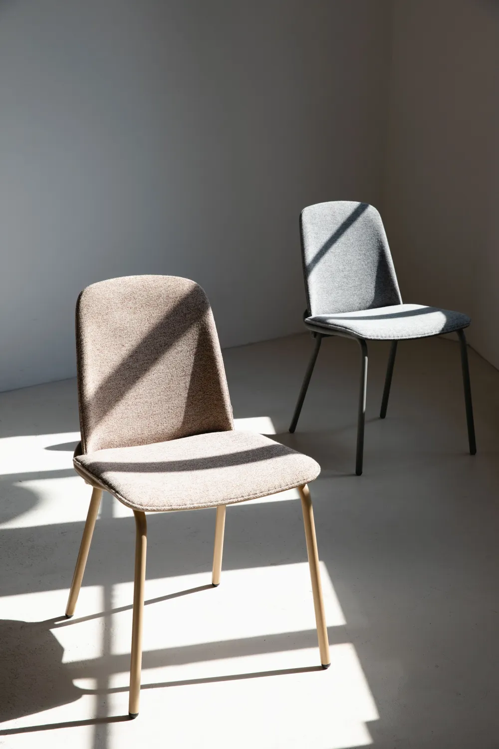 Minimalist Dining Chair (2) | Zuiver Clip