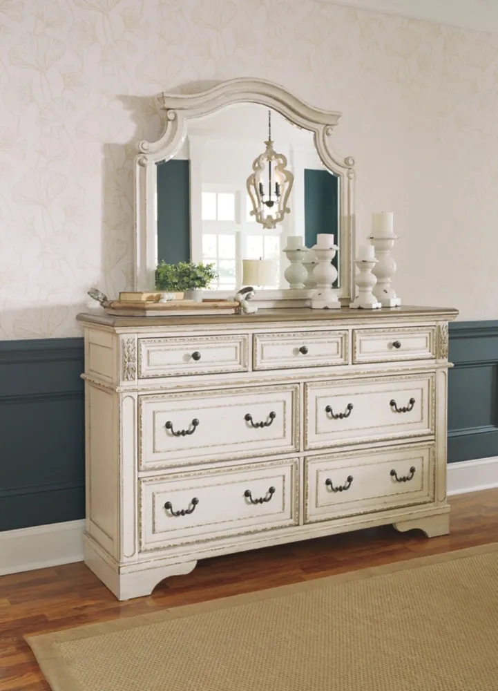 Realyn King Sleigh Bed with Mirrored Dresser
