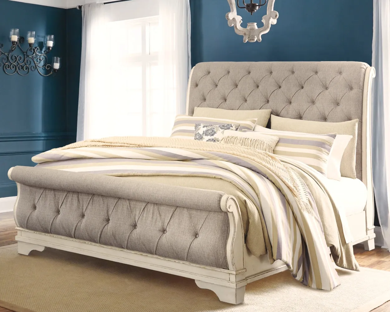 Realyn King Sleigh Bed with Mirrored Dresser