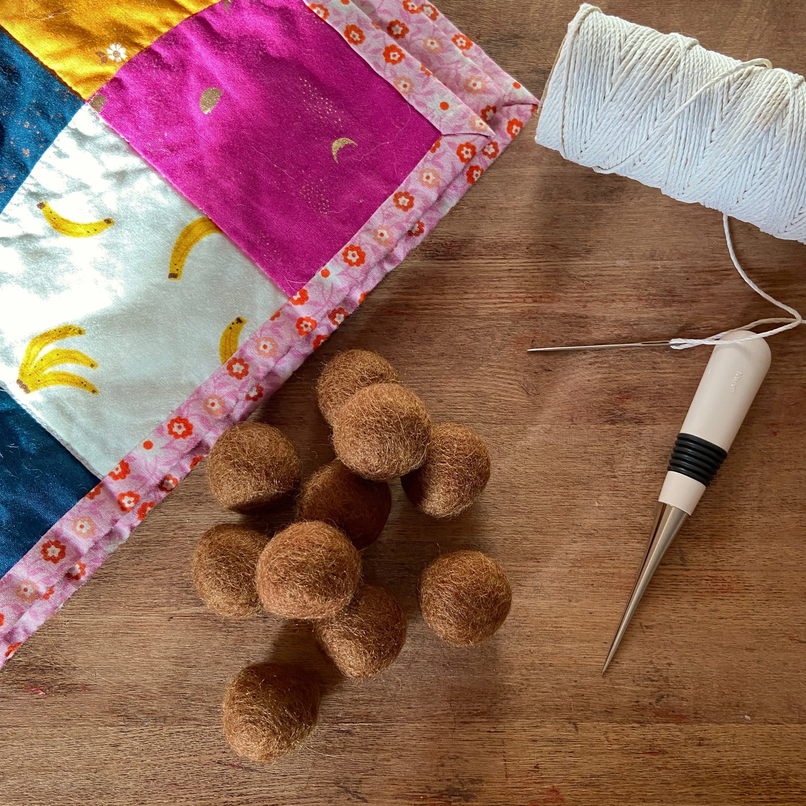 Wool Felt Balls - #16 Nutmeg - Ten 1" Balls, 2.2cm
